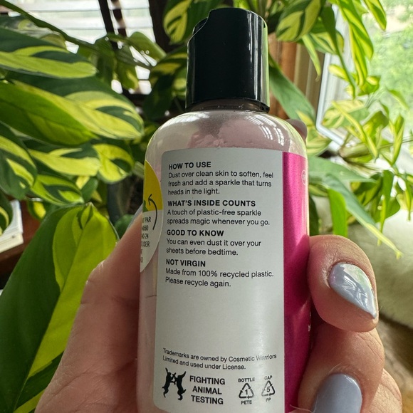 LUSH Pink Dusting Powder - Picture 4 of 4